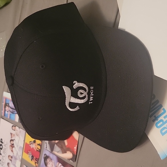 Twice (kpop) mini album with poster + baseball cap bundle with freebies photos - Picture 6 of 8